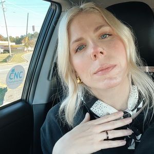 Meet your Posher, Emily